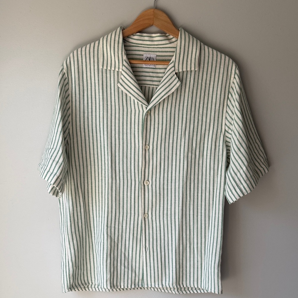 Zara White Shirt with Green Vertical Stripes - Short Sleeve Button-Up size L